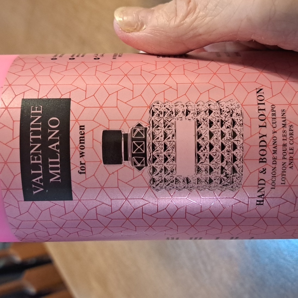 Valentino Milano For Woman Hand & Body Lotion - Picture 3 of 4